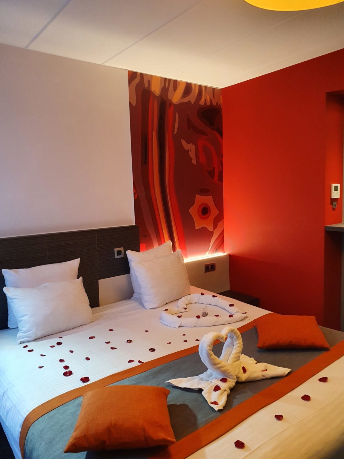 Enjoy a romantic stay at the Orange Hotel • Orange Hôtel